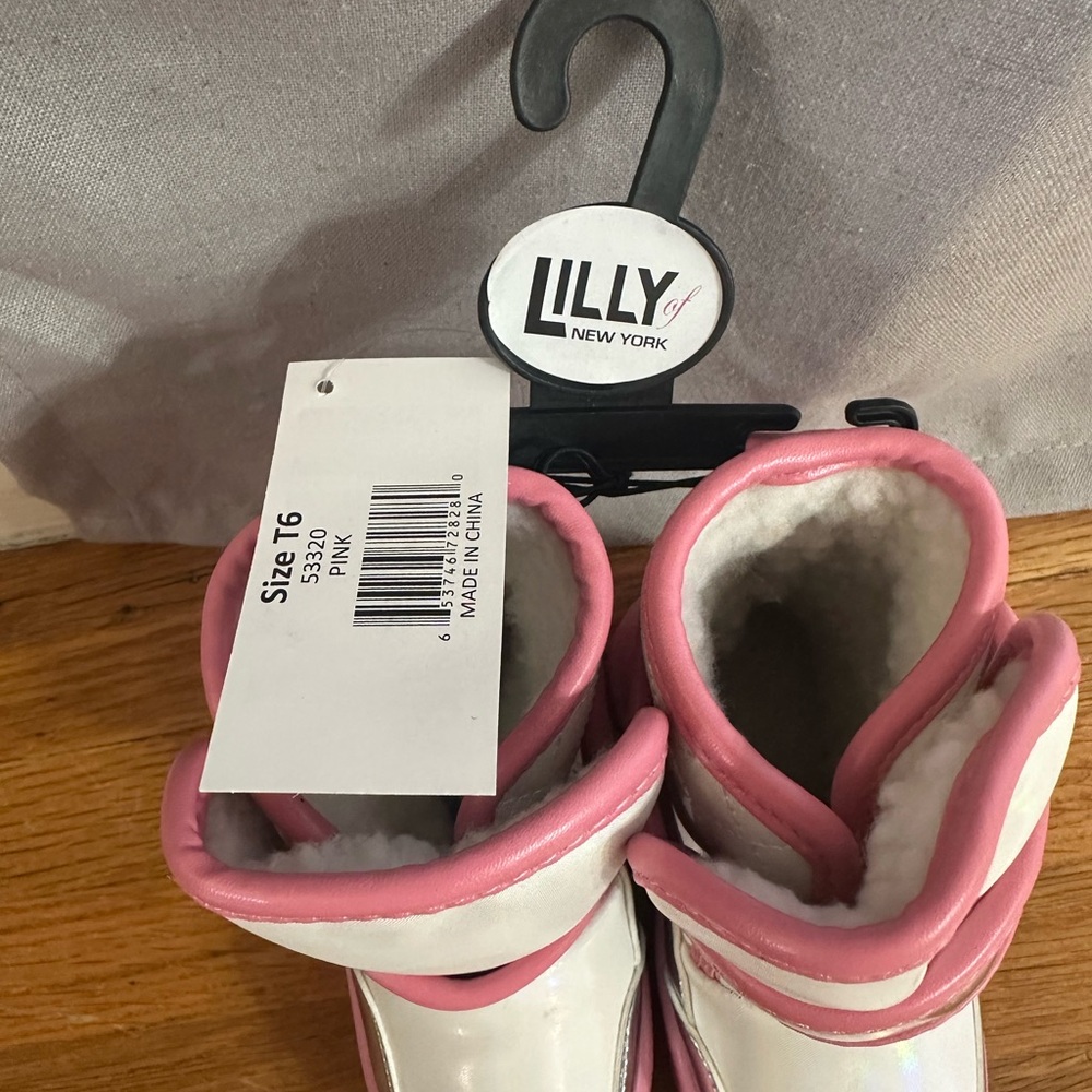 NWT Lilly Little Girl Winter Boots. Toddler Size 6 - Picture 5 of 6